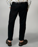 detalhe costas calça masculina alfaiataria preta