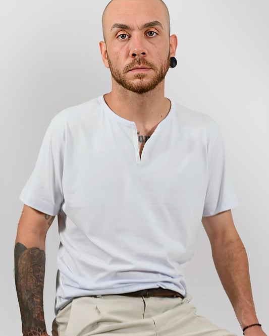Camiseta Branca com Detalhe