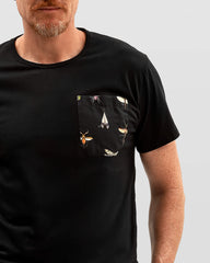 Camiseta em Algodão Preta com Bolso