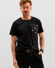 Camiseta em Algodão Preta com Bolso