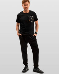 Camiseta em Algodão Preta com Bolso