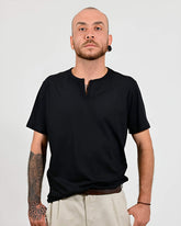 Camiseta Preta Detalhe