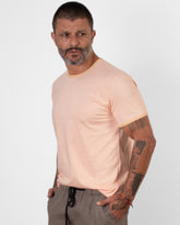 Camiseta Rosa Gola Caqui