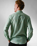 detalhe camisa masculina costas