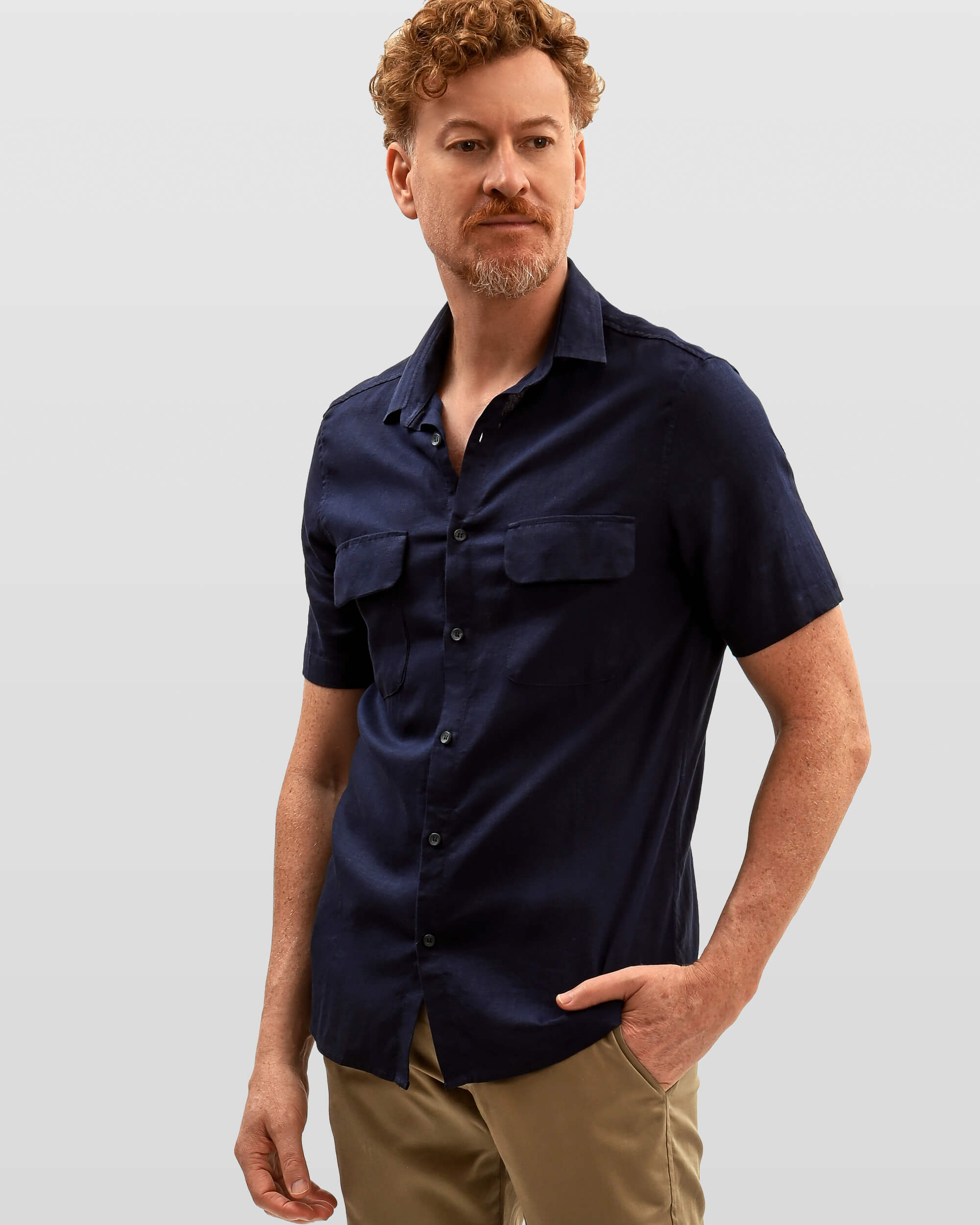 Camisa em Cambraia de Linho com Dois Bolsos