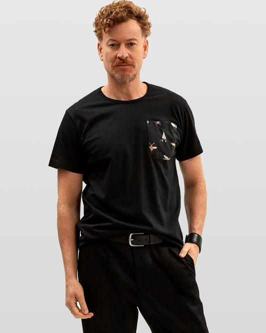 Camiseta Bolso Estampa Insetos Noite