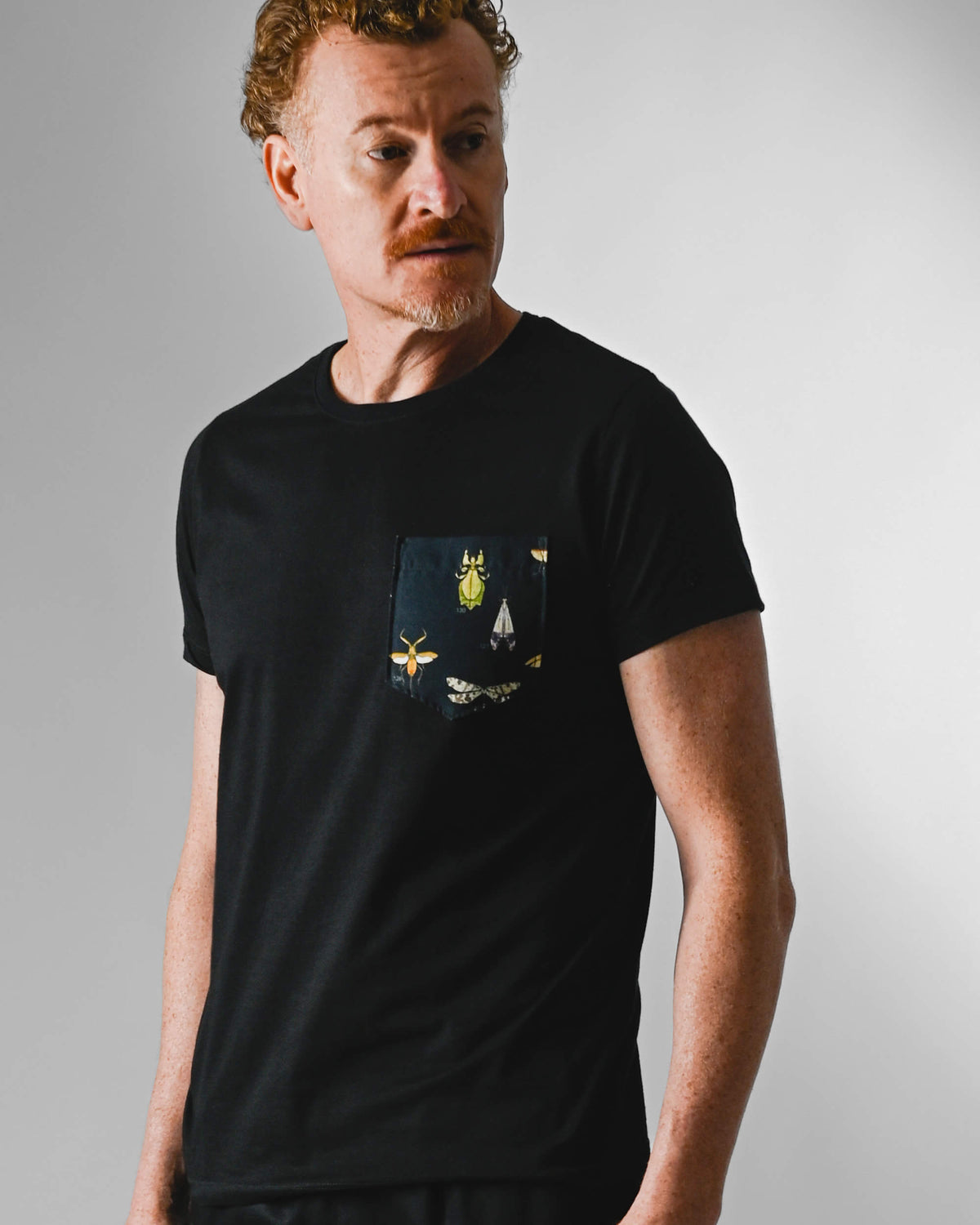 Camiseta Bolso Estampa Insetos Noite