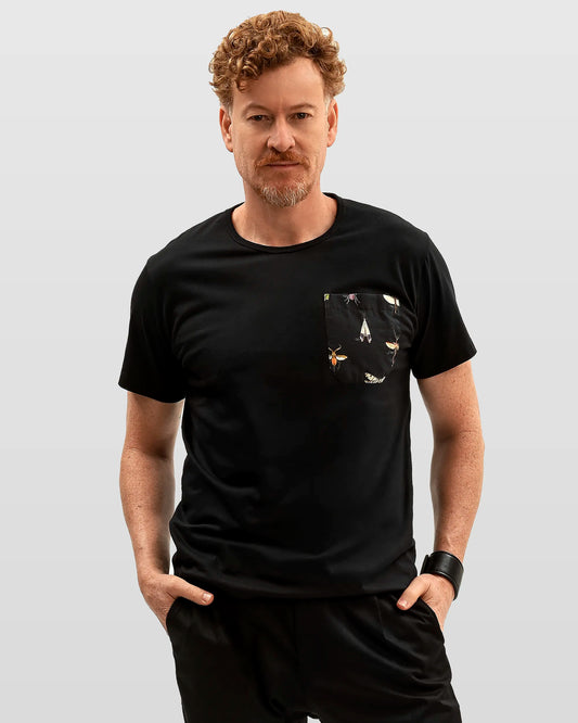 Camiseta Bolso Estampa Insetos Noite