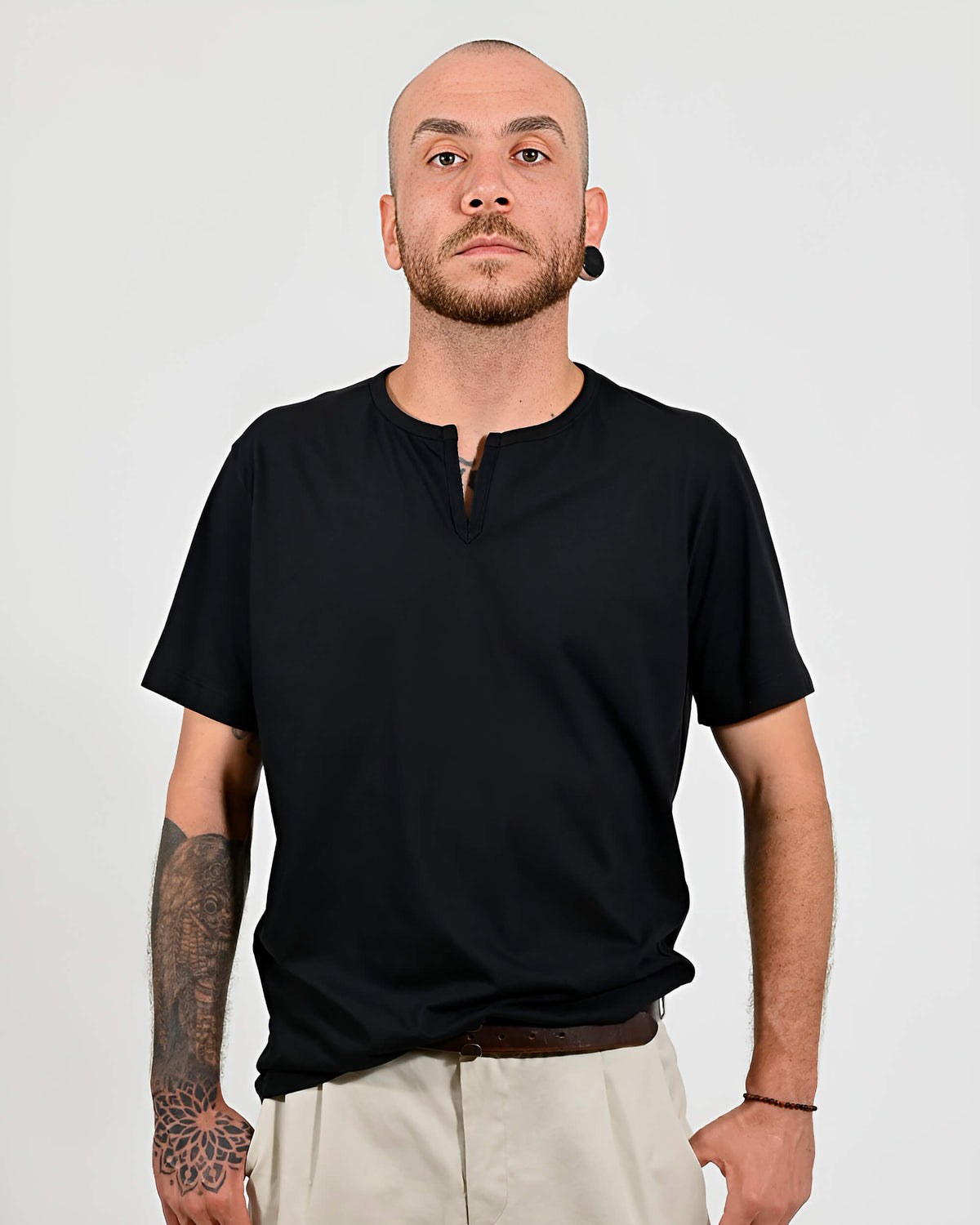 Camiseta Preta Detalhe