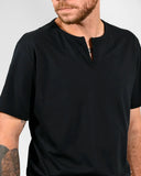 Camiseta Preta com Detalhe